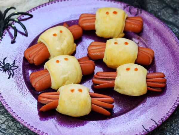 Spider Halloween Hot Dogs.